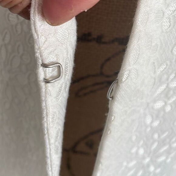 EUC Ann Taylor Petites White Jacquard Embroidered/Raised Leaf Pattern Sleek Open - Picture 6 of 12